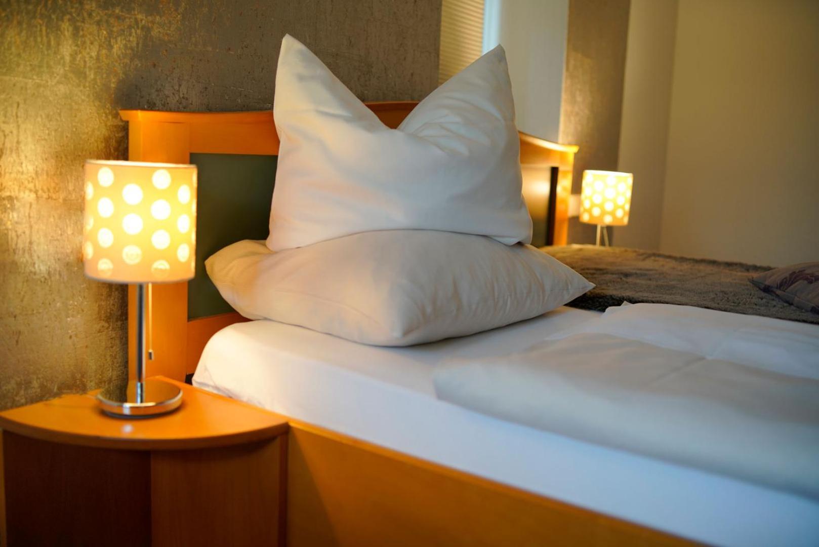 Hotel Adler Am Schloss Bonnigheim 外观 照片
