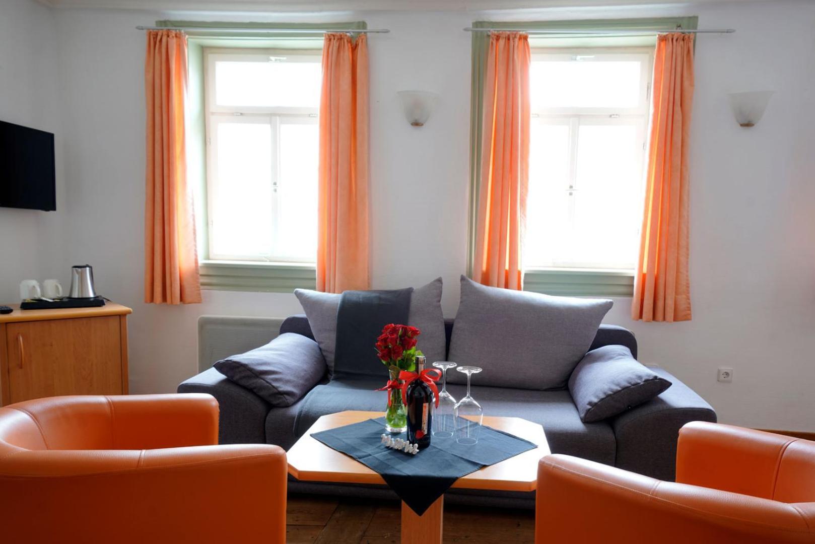 Hotel Adler Am Schloss Bonnigheim 外观 照片