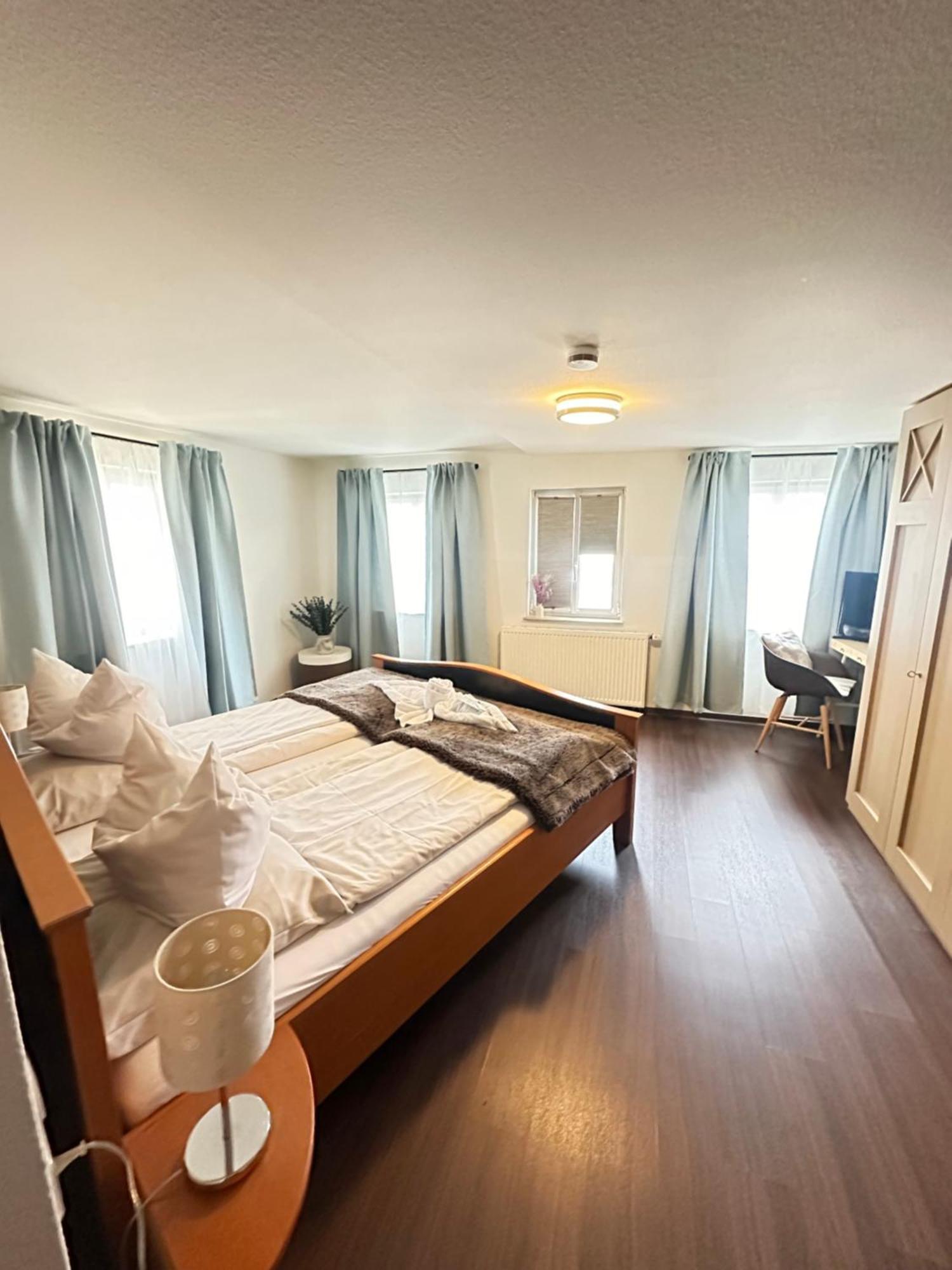 Hotel Adler Am Schloss Bonnigheim 外观 照片